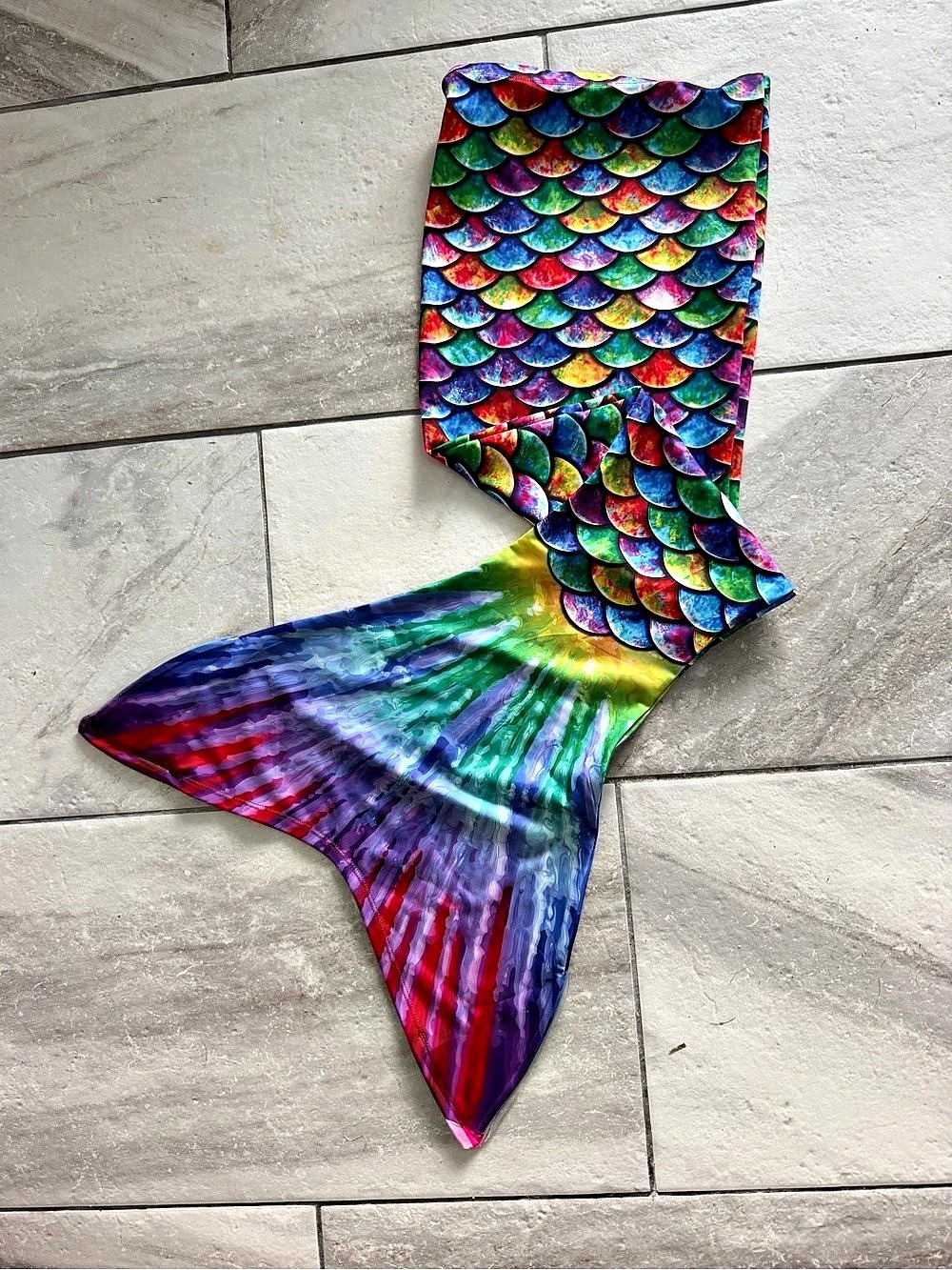 Mermaid Hawaiian Rainbow Mermaid Tail Skin Blue & Multicolor Girls M (6/7)